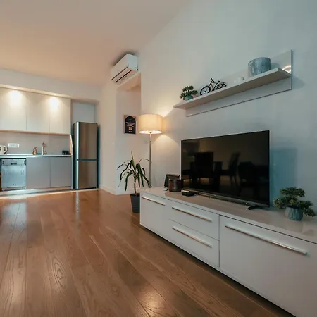 Waterfront Diamond Apartment