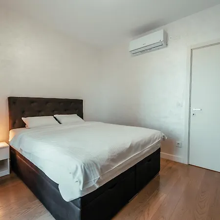 Waterfront Diamond * Belgrade